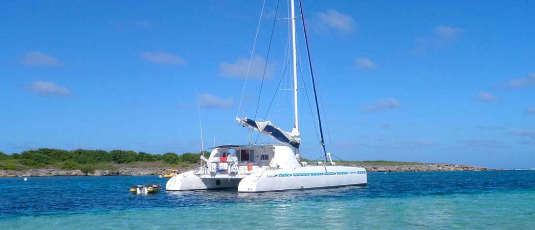 uhaina croisieres excursion petite terre en catamaran